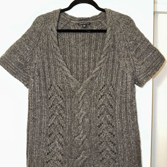 Banana Republic Large Cable Knit Wool Alpaca Short Sleeve V Neck Sweater NWOT - Picture 3 of 10